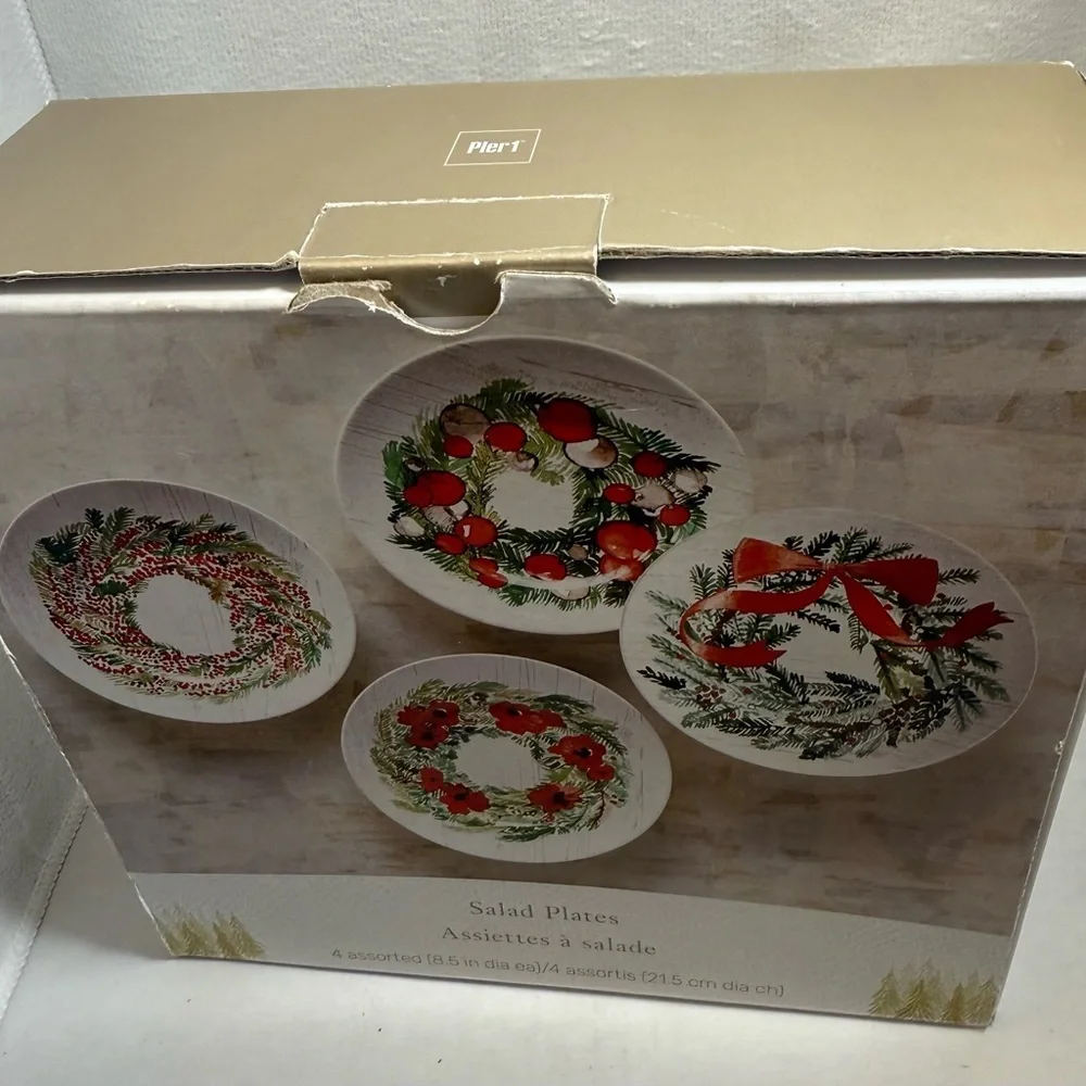 Festive Set Of 4 Retired Pier 1 “WREATHS” 8.5